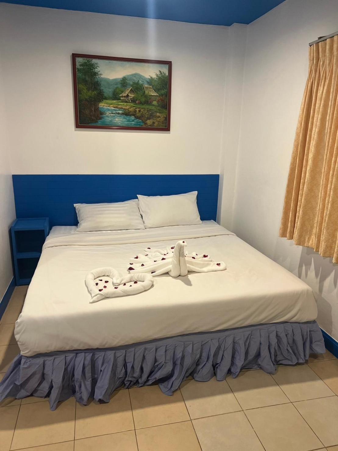 Blue Planet Hotel Patong Bagian luar foto