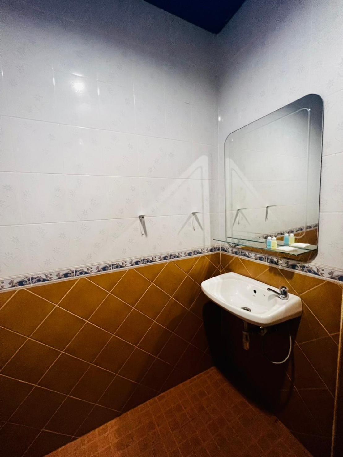 Blue Planet Hotel Patong Bagian luar foto