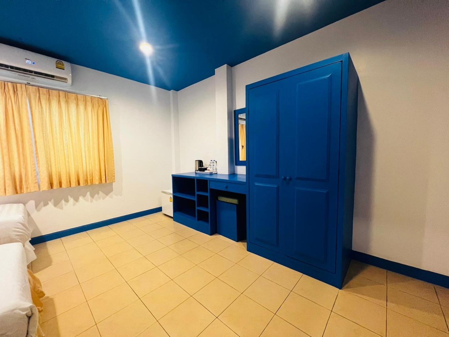 Blue Planet Hotel Patong Bagian luar foto