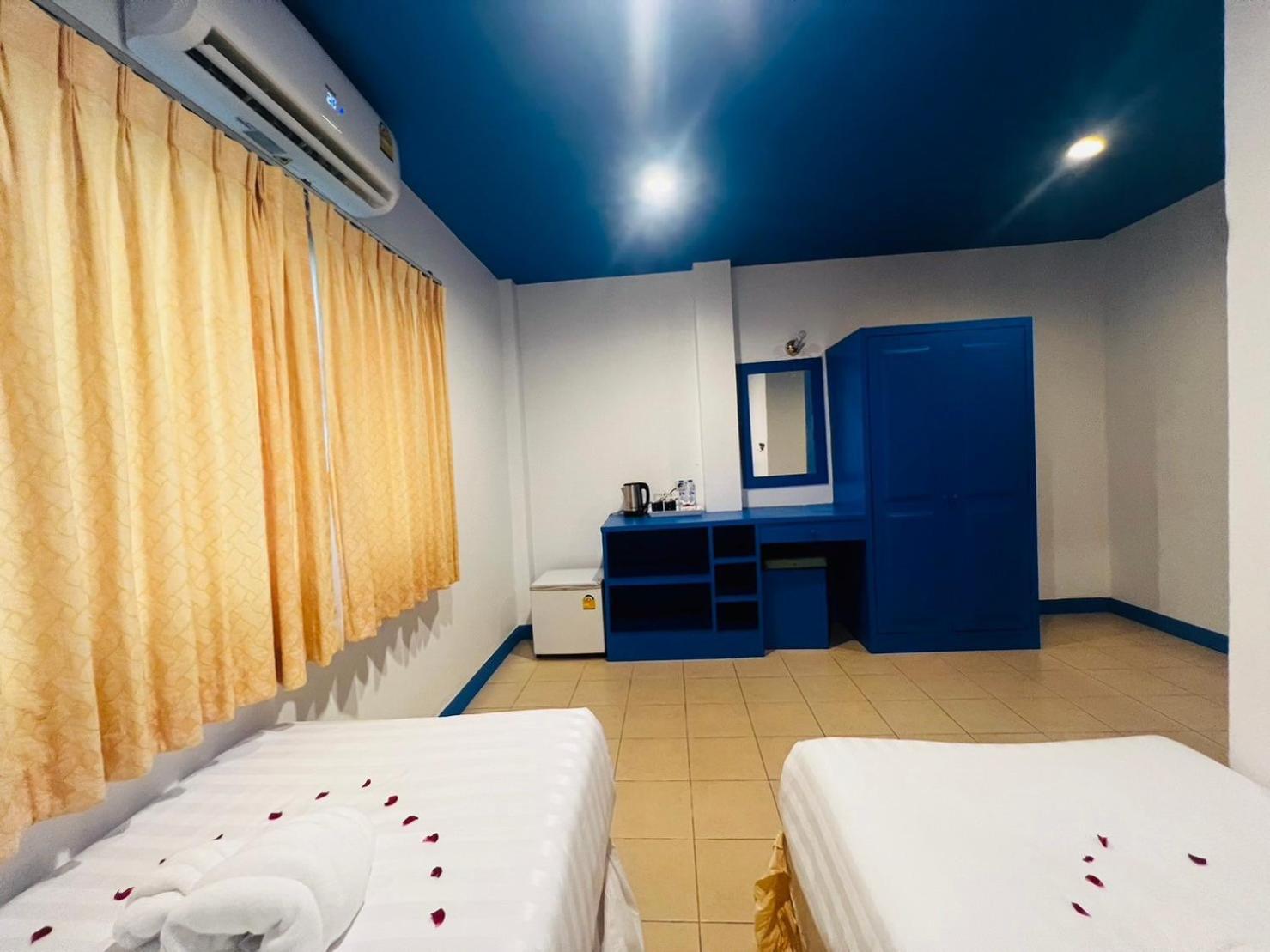 Blue Planet Hotel Patong Bagian luar foto