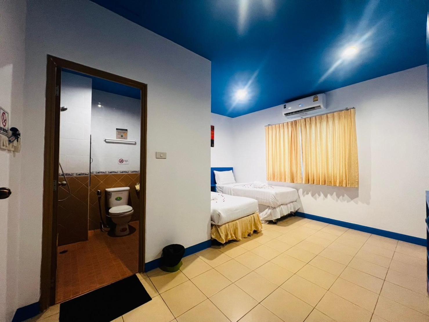 Blue Planet Hotel Patong Bagian luar foto
