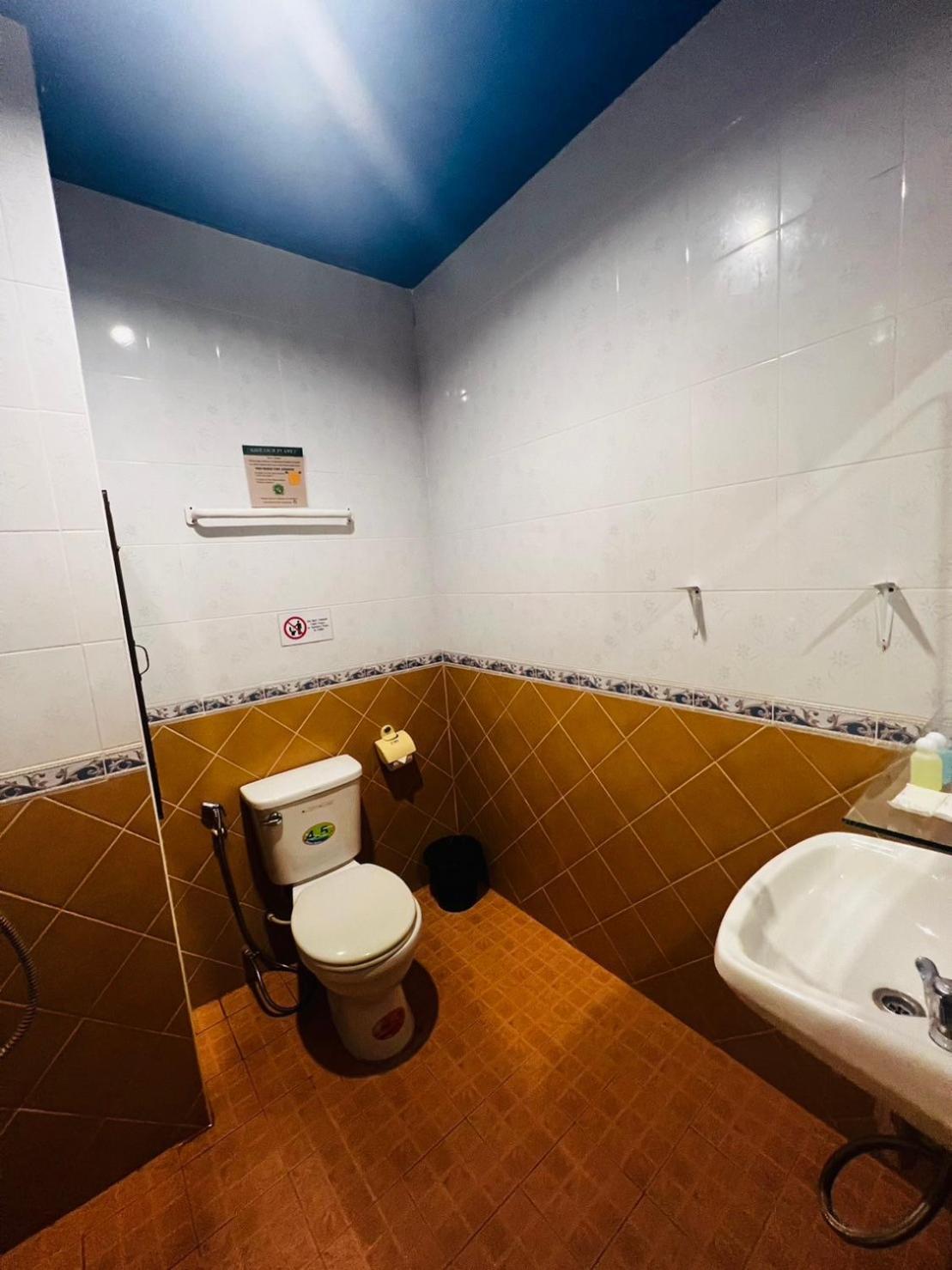 Blue Planet Hotel Patong Bagian luar foto