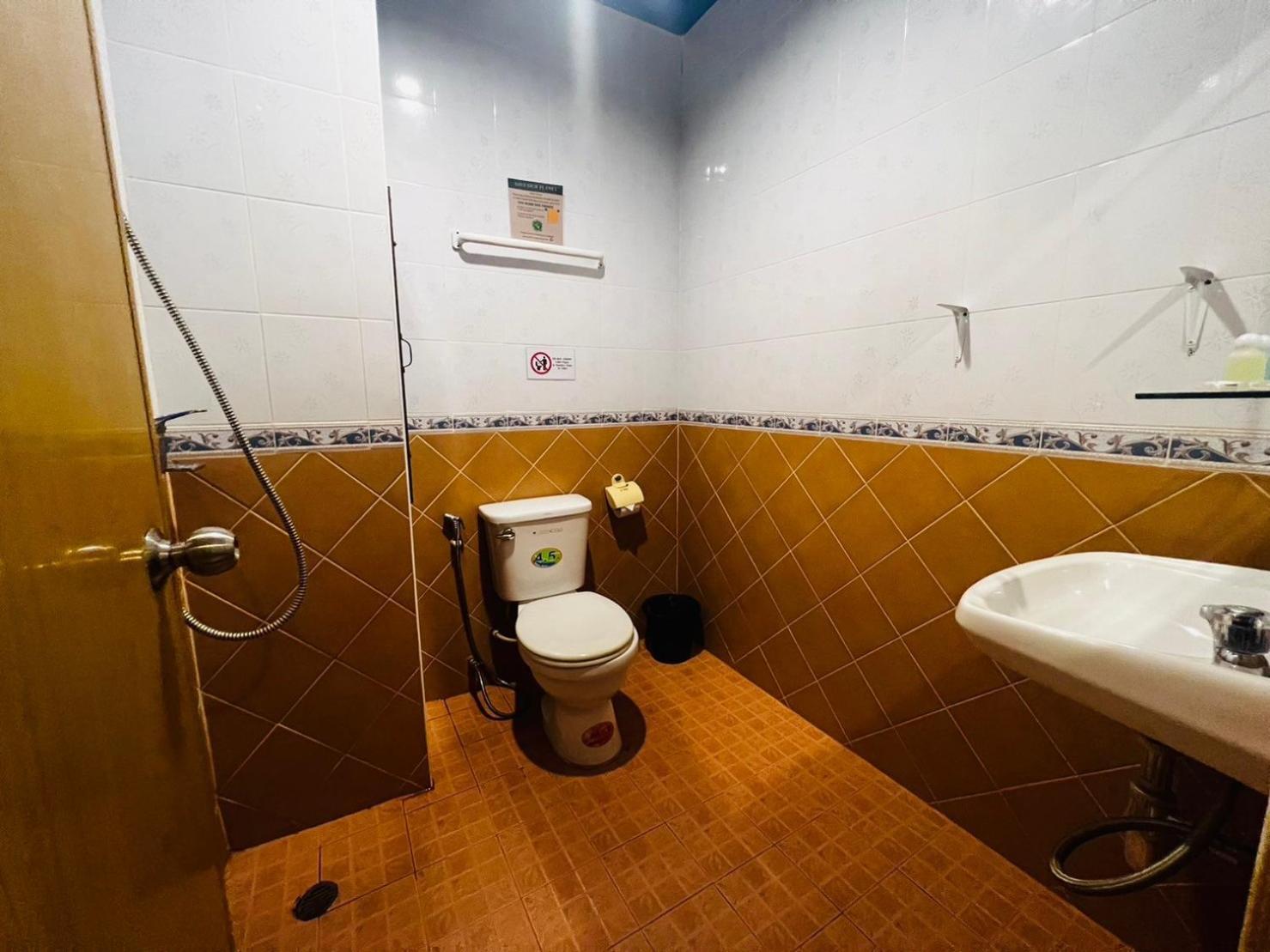 Blue Planet Hotel Patong Bagian luar foto
