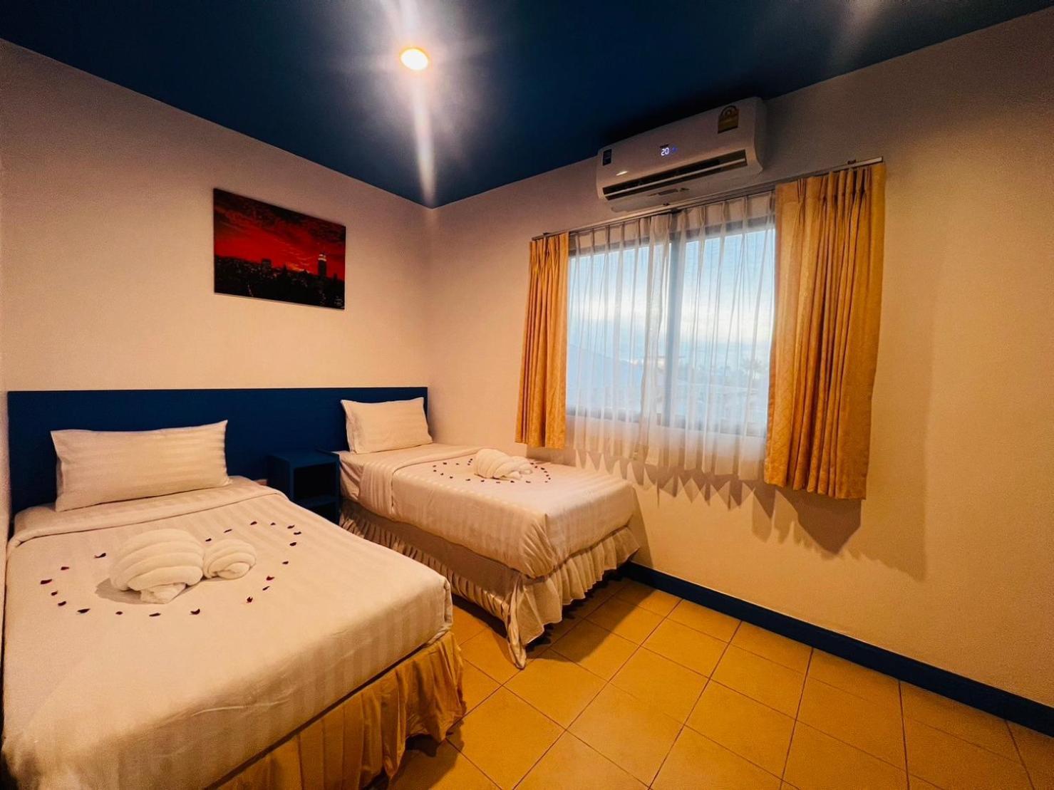 Blue Planet Hotel Patong Bagian luar foto