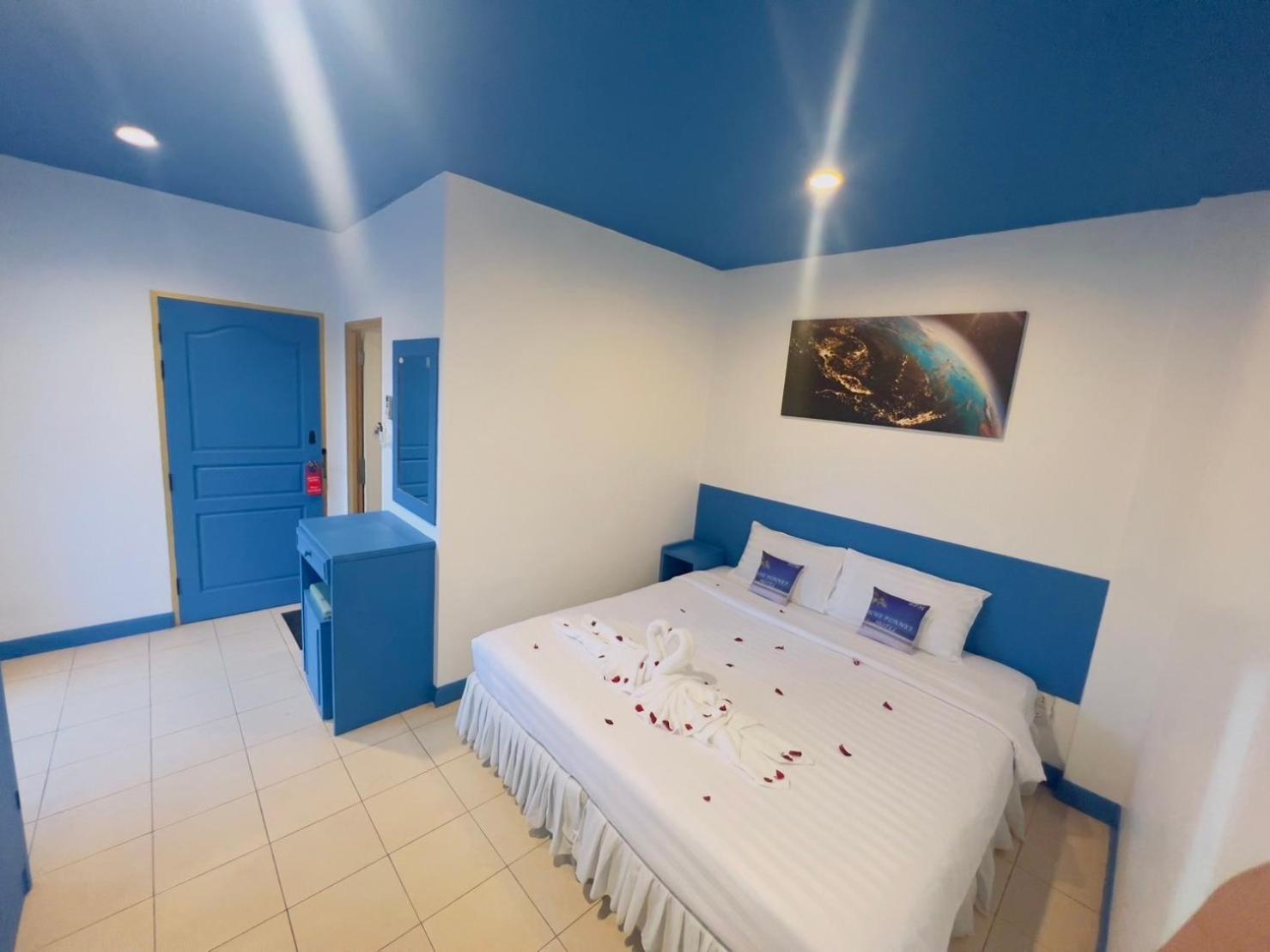 Blue Planet Hotel Patong Bagian luar foto