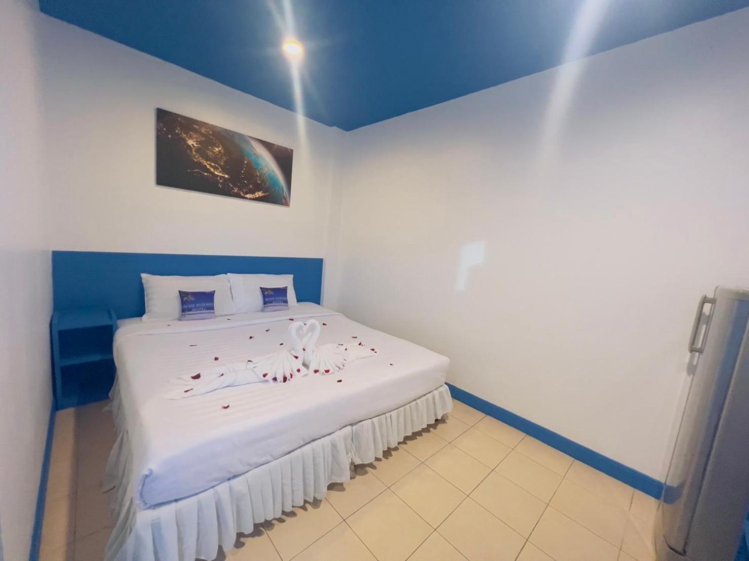 Blue Planet Hotel Patong Bagian luar foto
