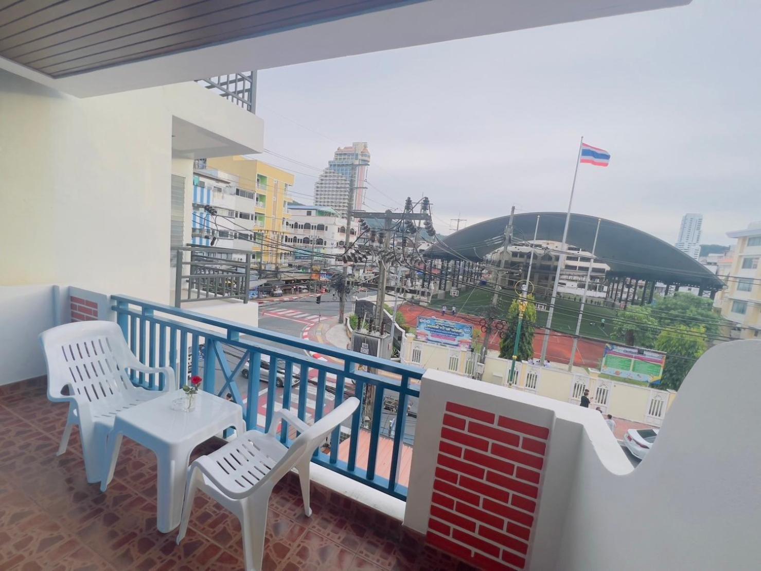 Blue Planet Hotel Patong Bagian luar foto